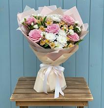 Букет цветов из:  Гвоздики, Орхидеи и Розы в Мухтолово