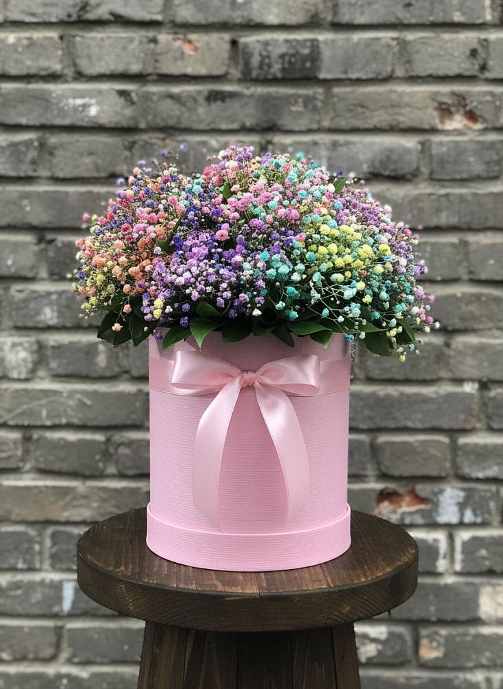 Цветочная композиция из Гипсофила и Розы в шляпной коробке в Мухтолово