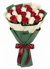 Букет Микс из красных и белых роз в Мухтолово