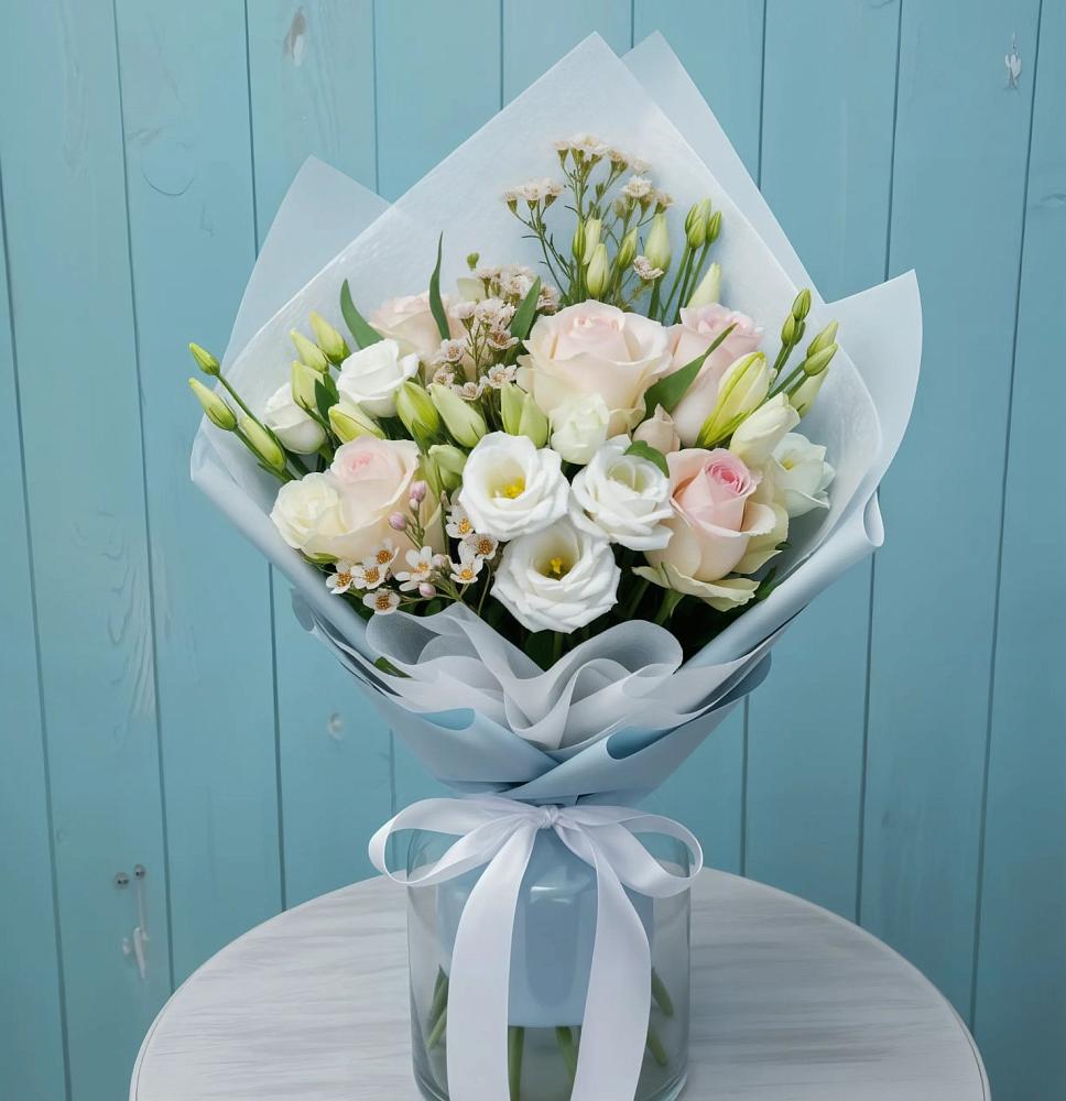 Букет цветов из: Розы и Лизиантусы в Мухтолово