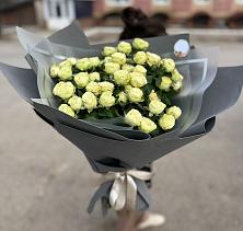 Букет Белые кустовые розы Солинеро в Мухтолово