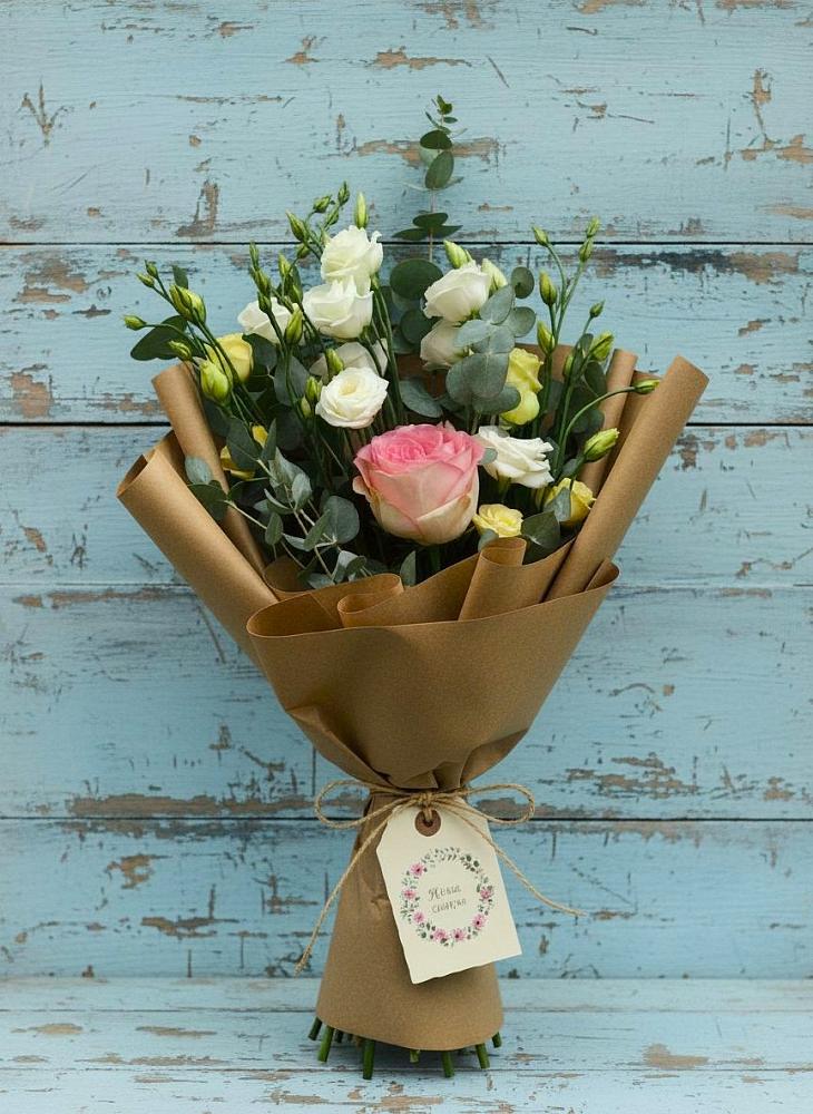 Букет цветов из: Розы и Лизиантусы в Мухтолово