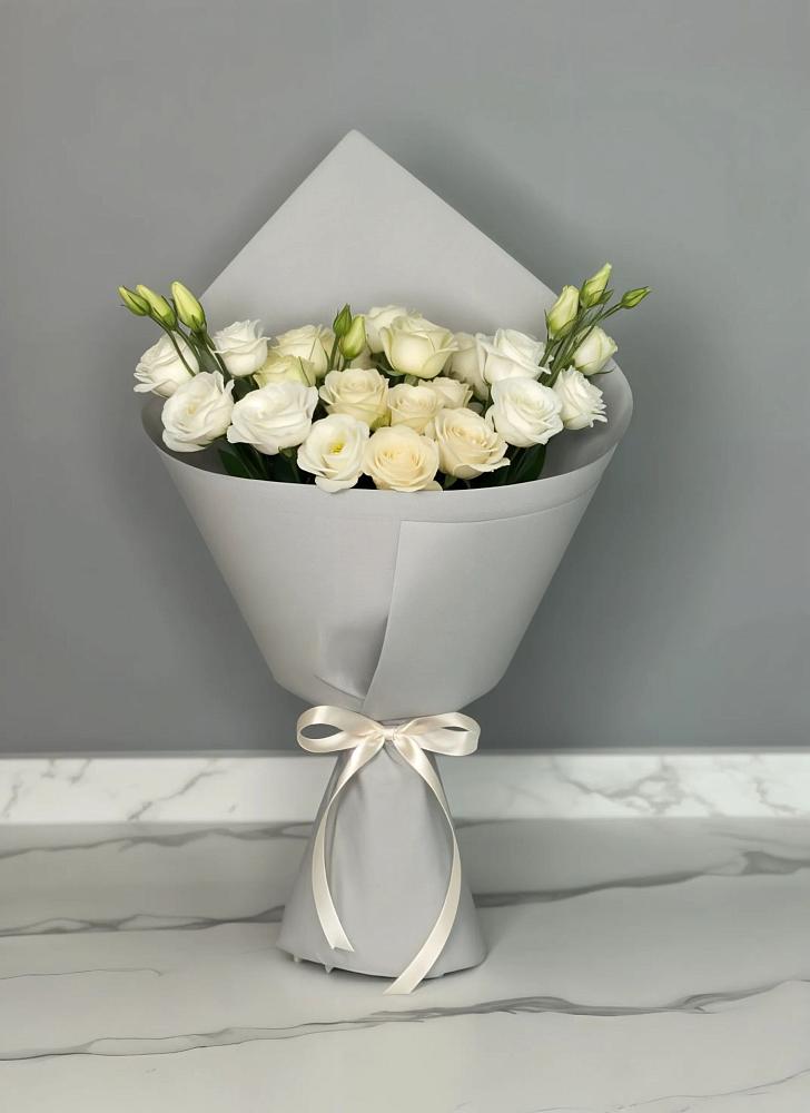 Букет цветов из: Розы и Лизиантусы в Мухтолово