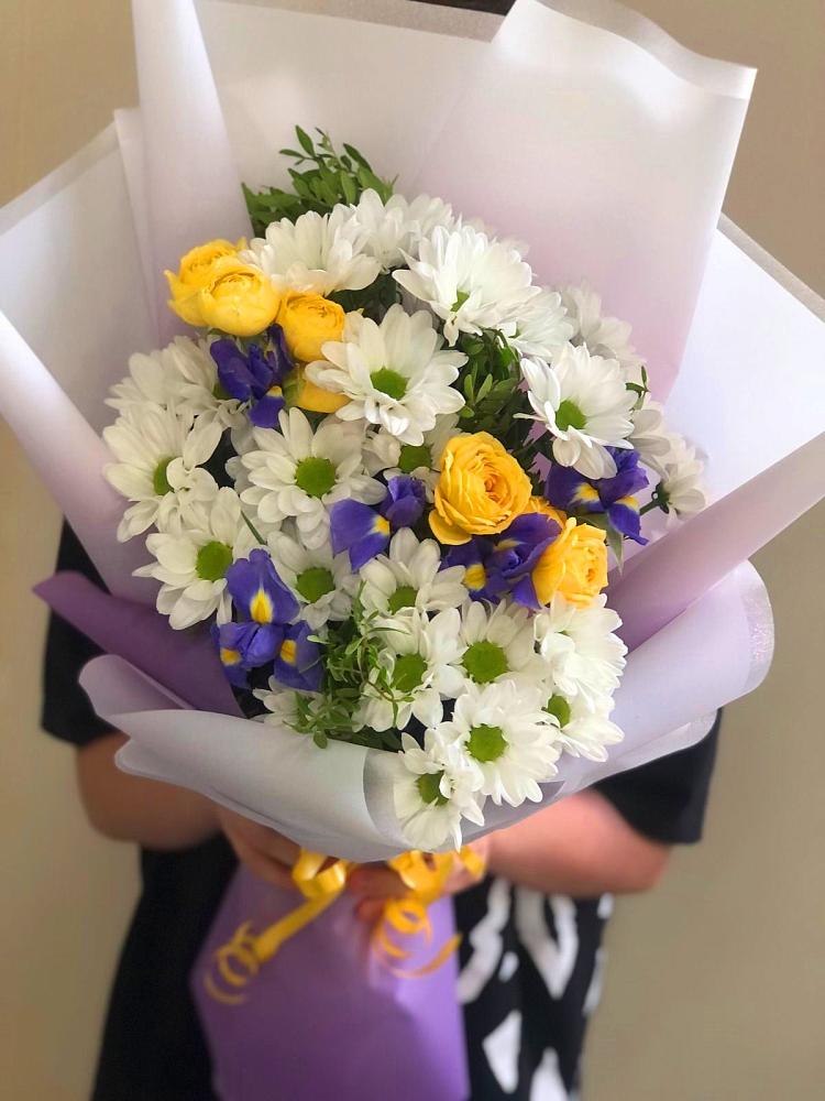 Букет цветов из: Ирисы, Хризантемы и Розы в Мухтолово