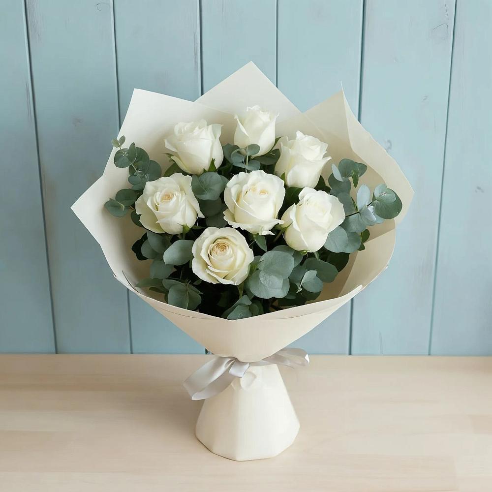 Букет Белые розы в Эвкалипте в Мухтолово