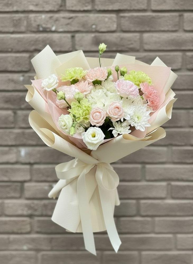 Букет цветов из: Гвоздики, Розы, Лизиантусы и Хризантемы в Мухтолово