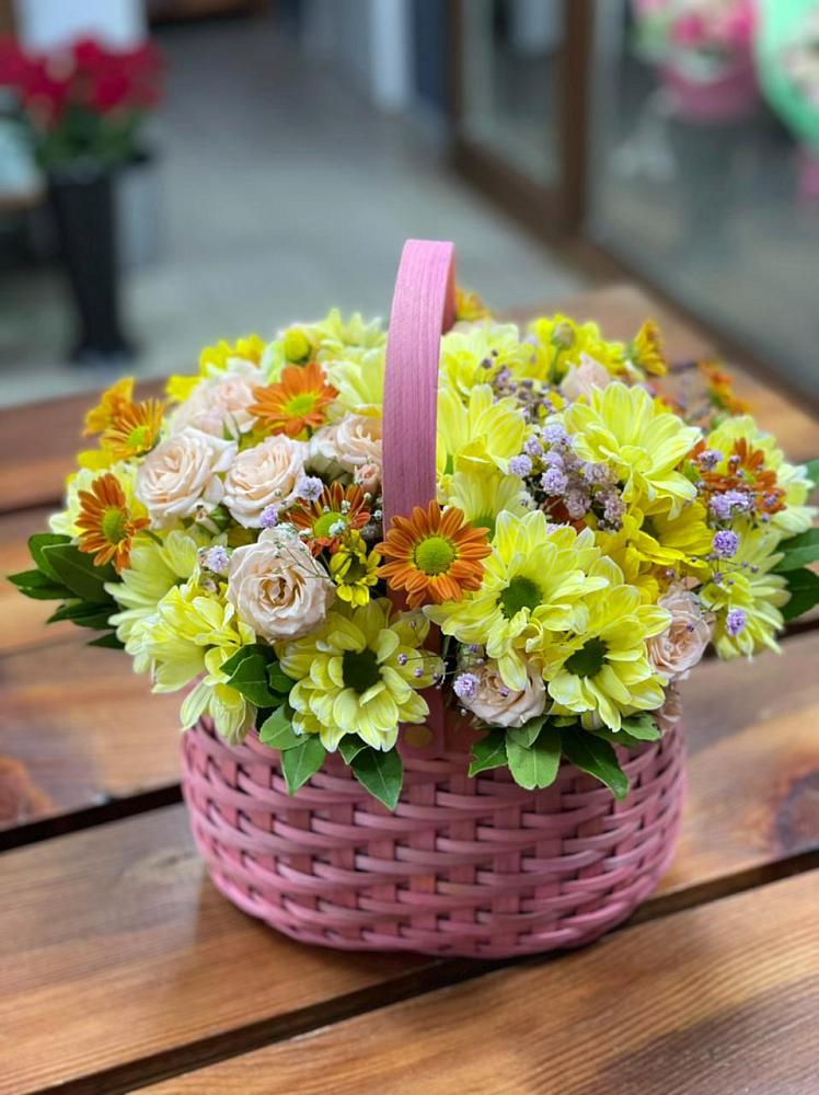 Цветочная композиция из Хризантемы и Розы в корзине в Мухтолово