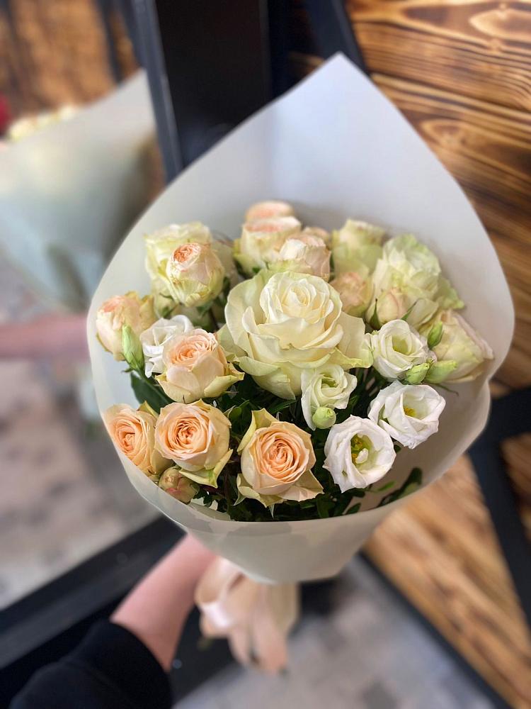 Букет цветов из: Розы и Лизиантусы в Мухтолово