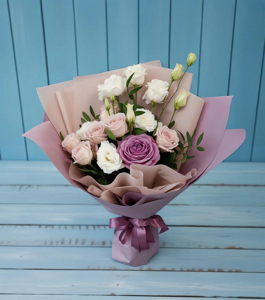 Букет цветов из: Розы и Лизиантусы в Мухтолово